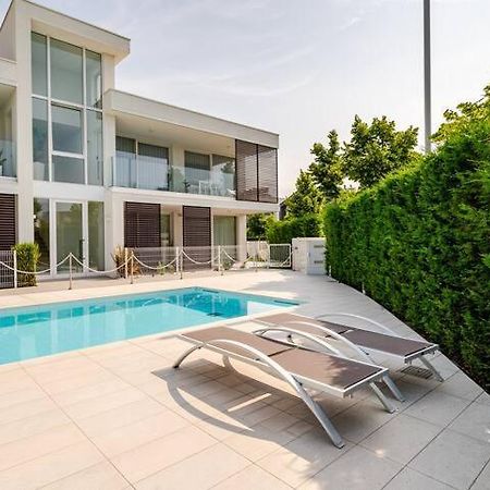 Apartment Luma With Pool 리도 디 예솔로 외부 사진