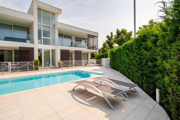 Apartment Luma With Pool 리도 디 예솔로 외부 사진