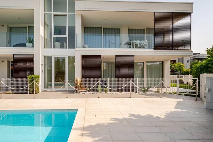 Apartment Luma With Pool 리도 디 예솔로 외부 사진